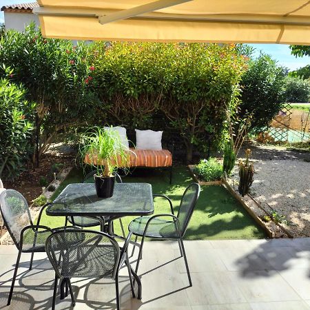 Maison Dans Une Residence De Vacances Gallargues-le-Montueux Exterior foto