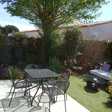 Maison Dans Une Residence De Vacances Gallargues-le-Montueux Exterior foto
