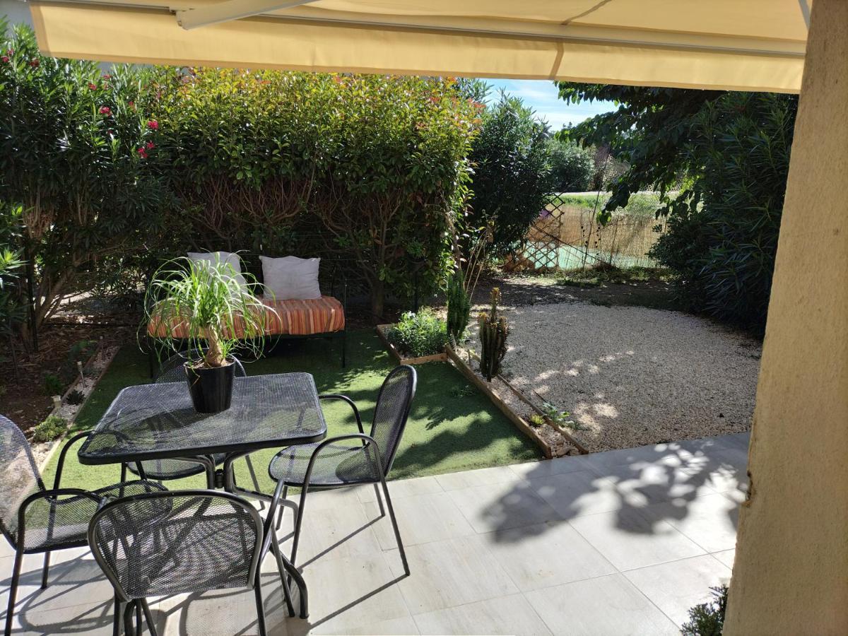 Maison Dans Une Residence De Vacances Gallargues-le-Montueux Exterior foto